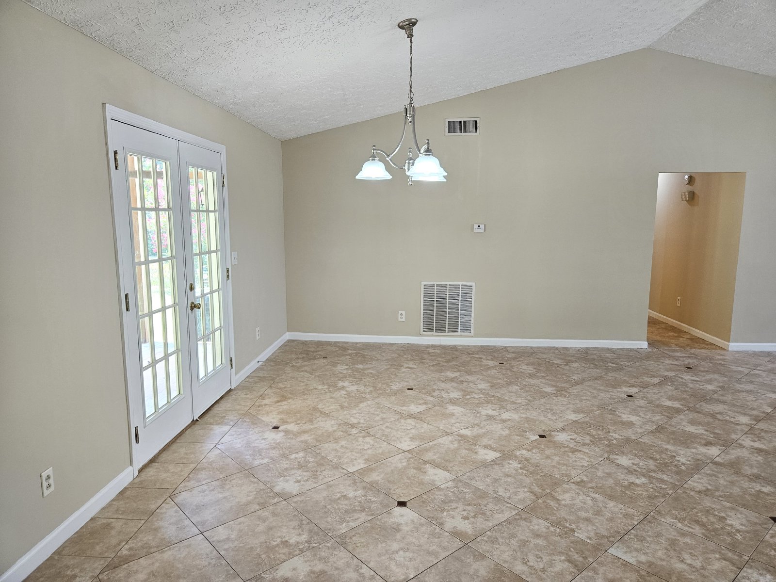 Rare 3 bed 2 bath ranch located in Woodstock property image