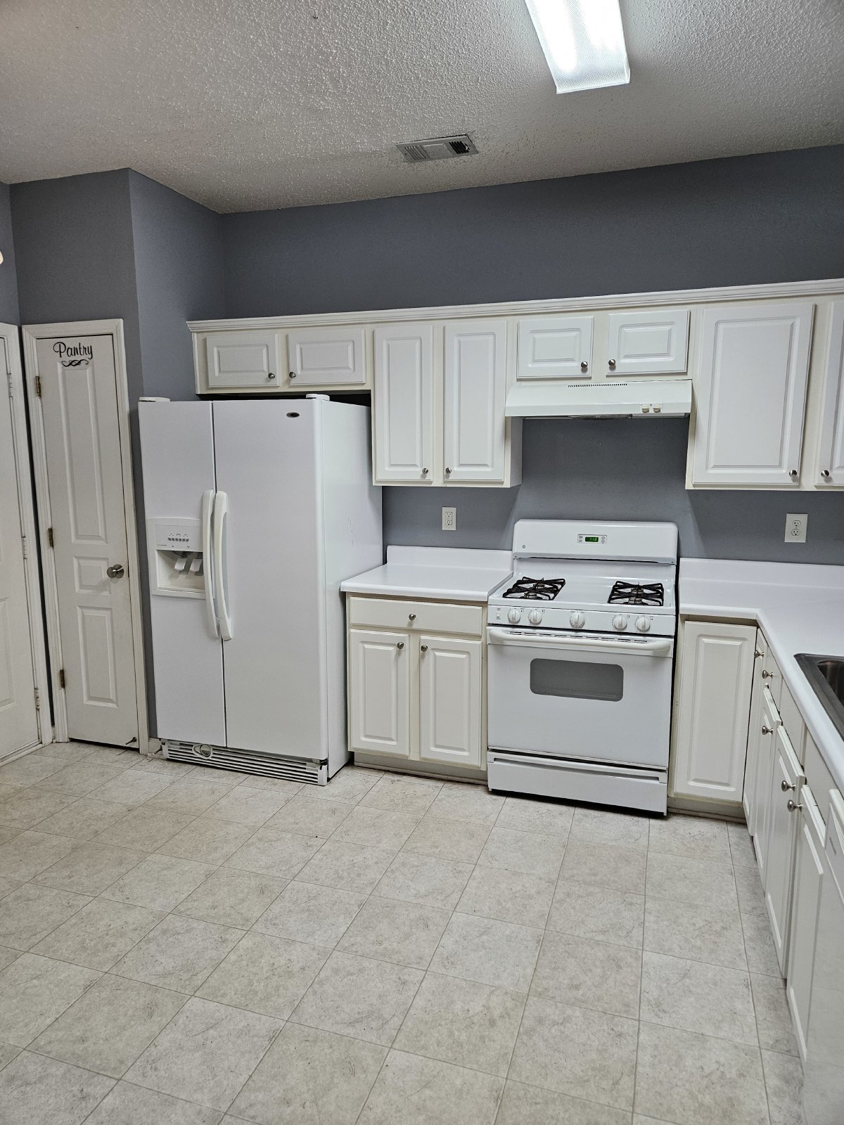 Beautiful 3 bed 2.5 bath townhome located in Kennesaw property image
