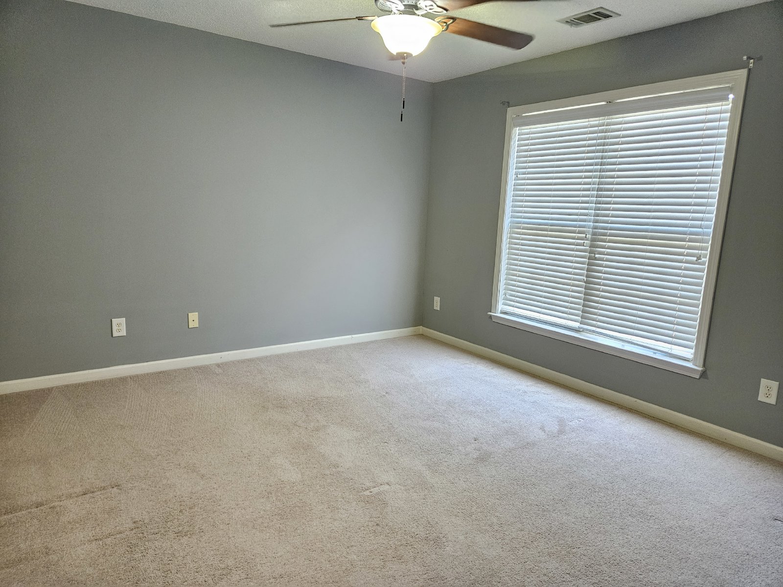 Beautiful 3 bed 2.5 bath townhome located in Kennesaw property image