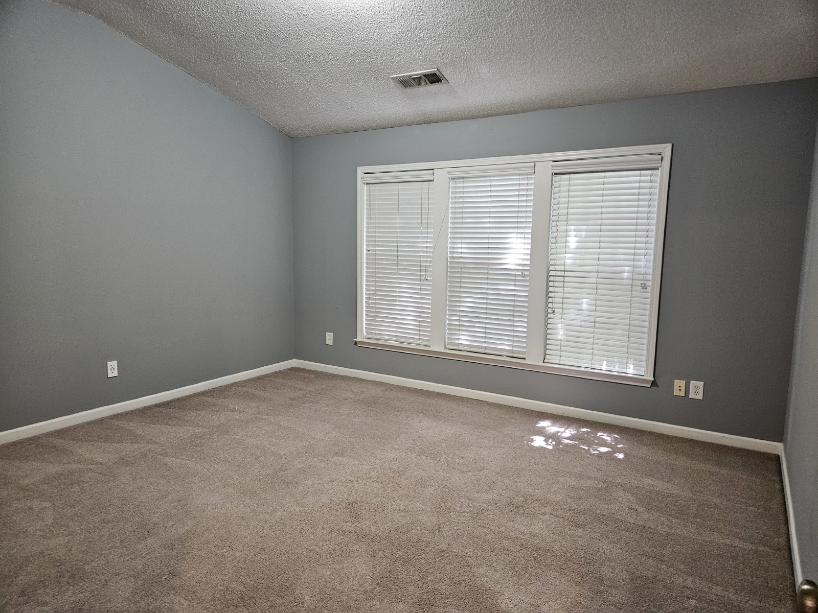 Beautiful 3 bed 2.5 bath townhome located in Kennesaw property image