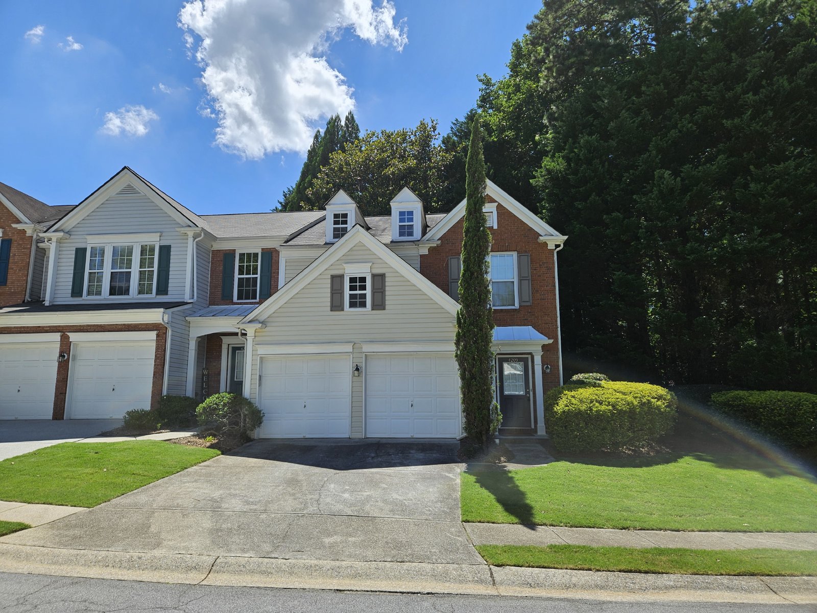 Beautiful 3 bed 2.5 bath townhome located in Kennesaw property image