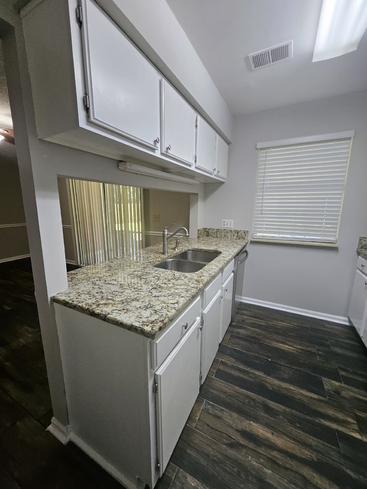 Don't miss out on this 2 bed 2.5 bath condo located in Marietta property image