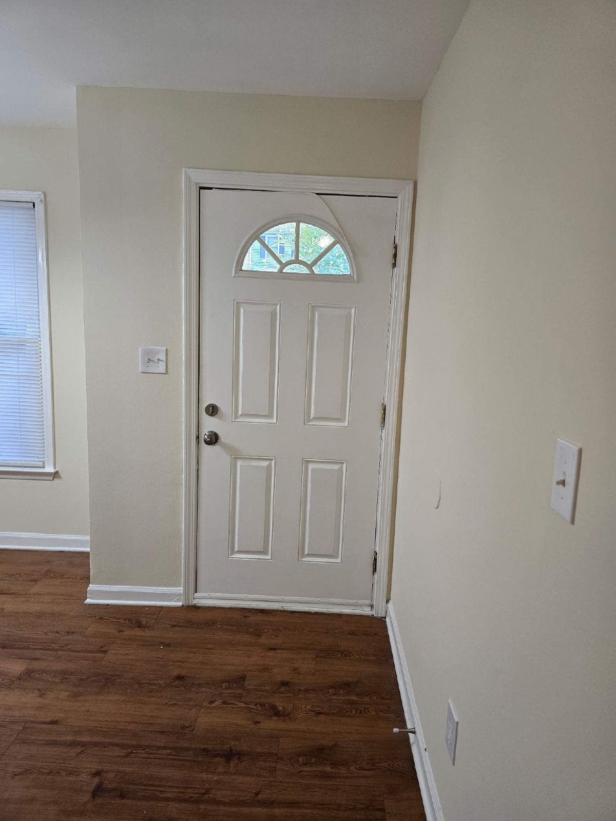 Rare 2 bed 2 bath 1 level end unit available in Marietta property image