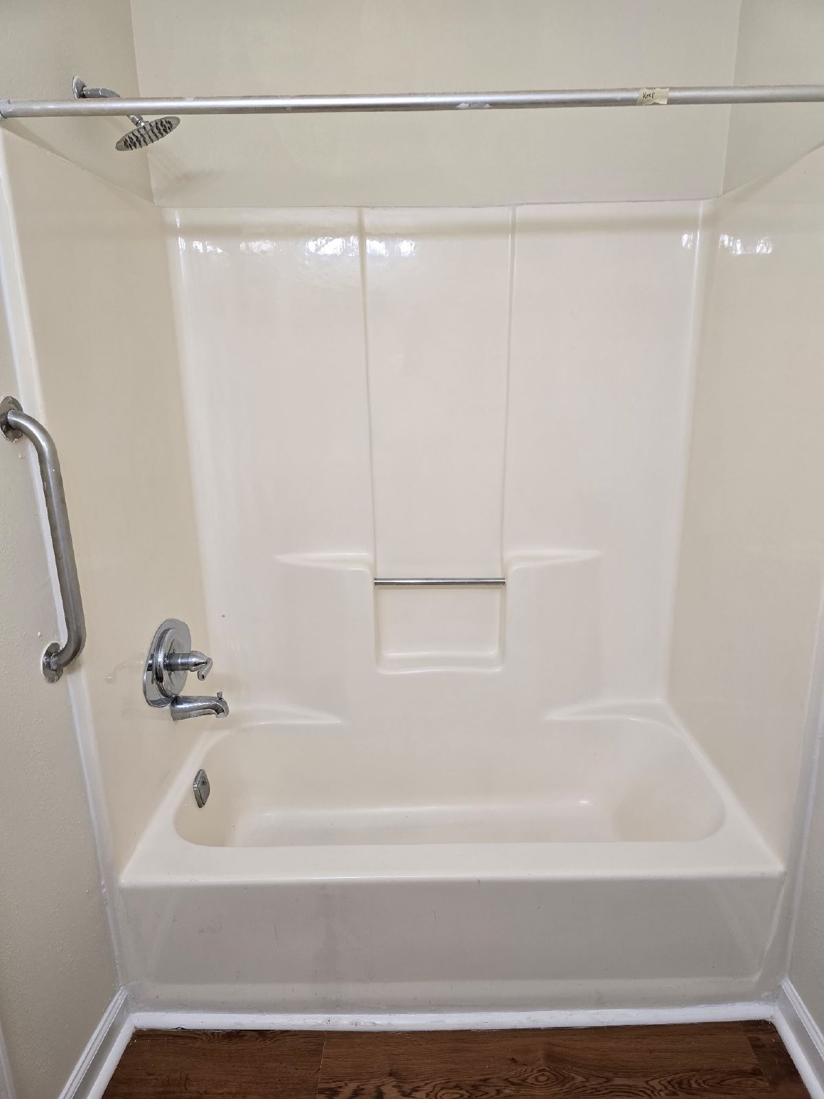 Rare 2 bed 2 bath 1 level end unit available in Marietta property image