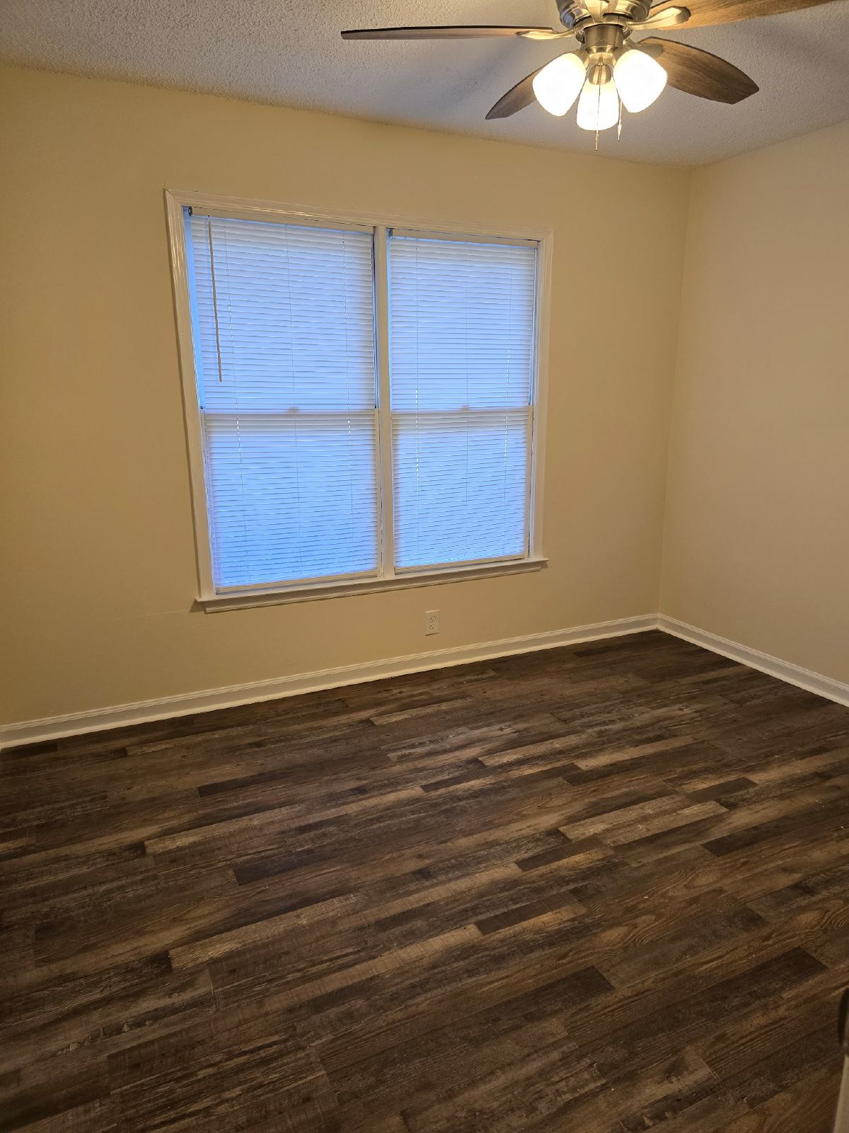 Rare 2 bed 2 bath 1 level end unit available in Marietta property image