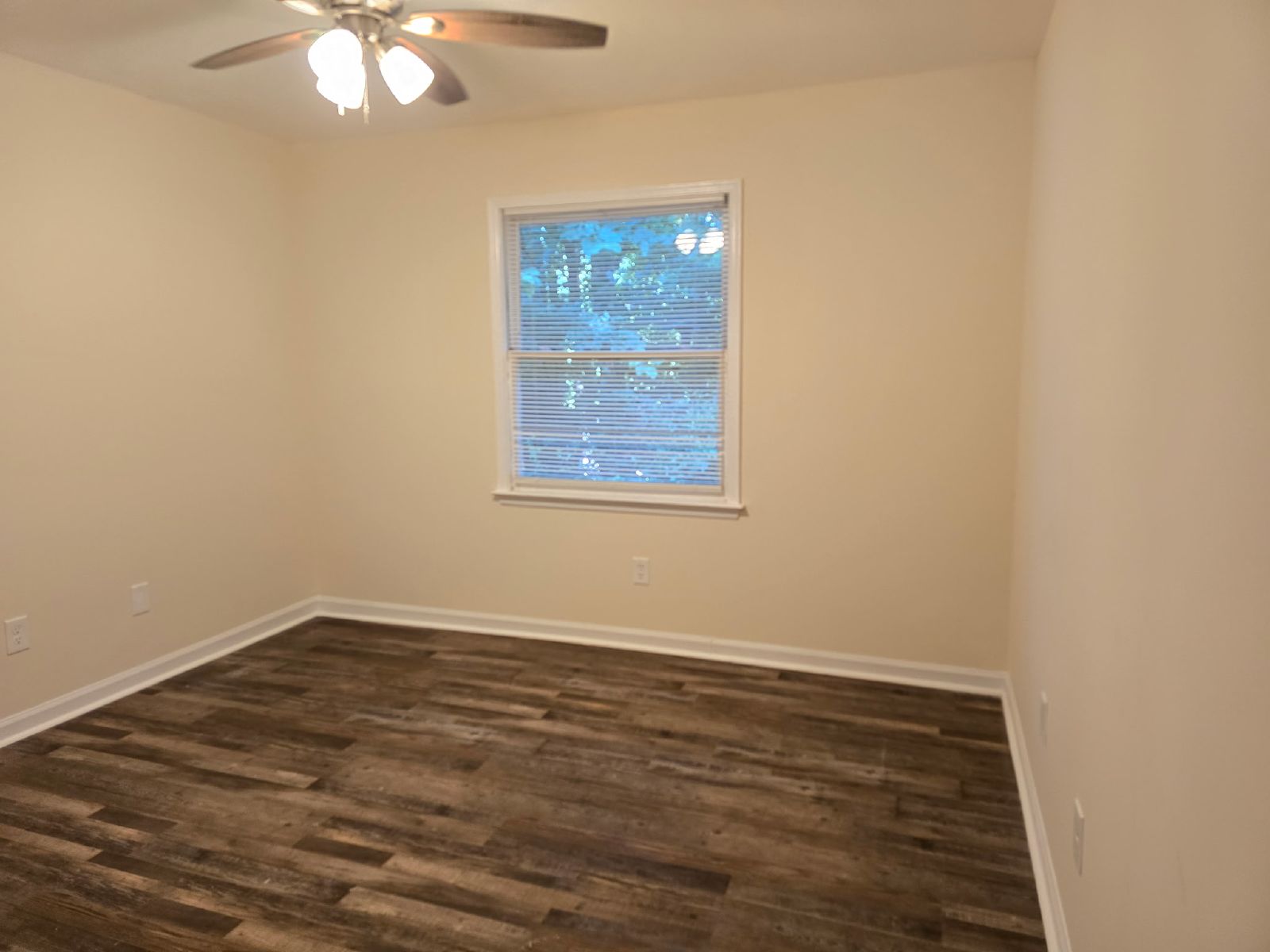 Rare 2 bed 2 bath 1 level end unit available in Marietta property image