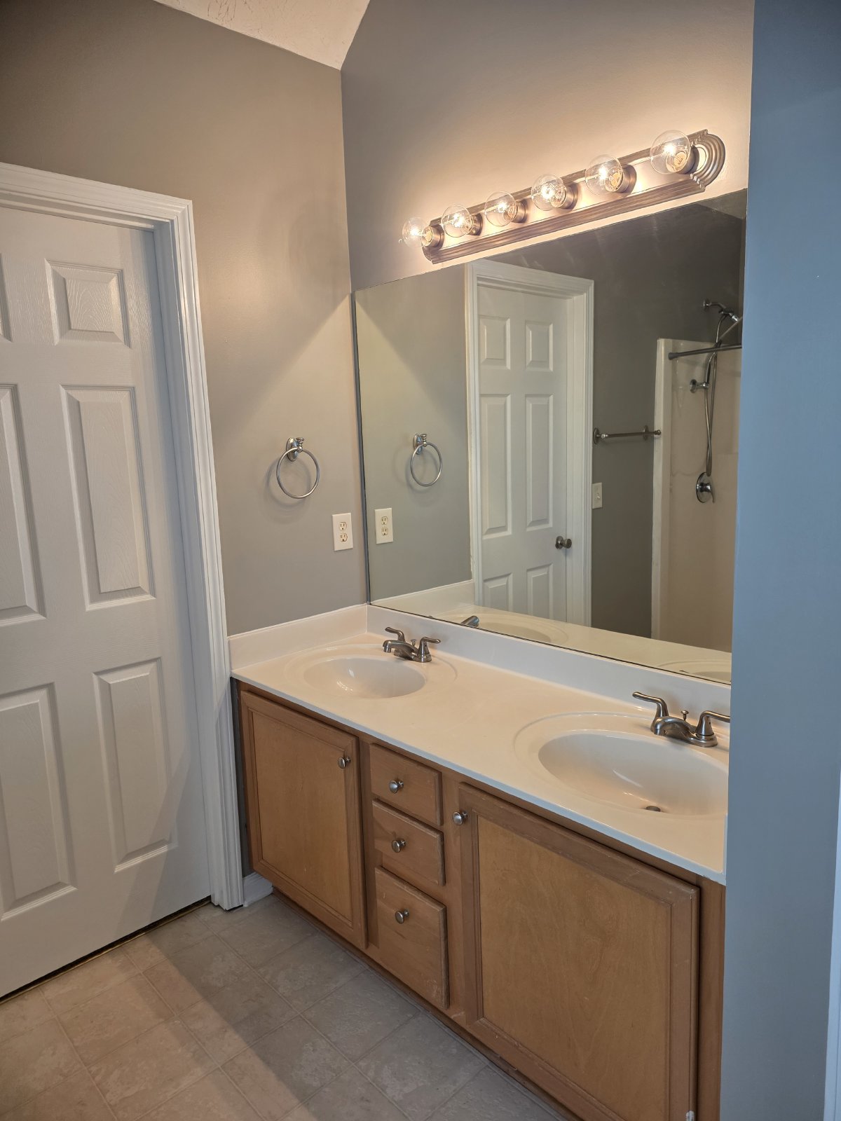 Rare 3 bed 2 bath Ranch located in Dallas property image