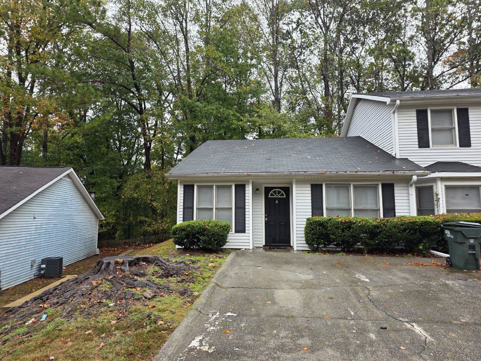 Rare 2 bed 2 bath 1 level end unit available in Marietta property image