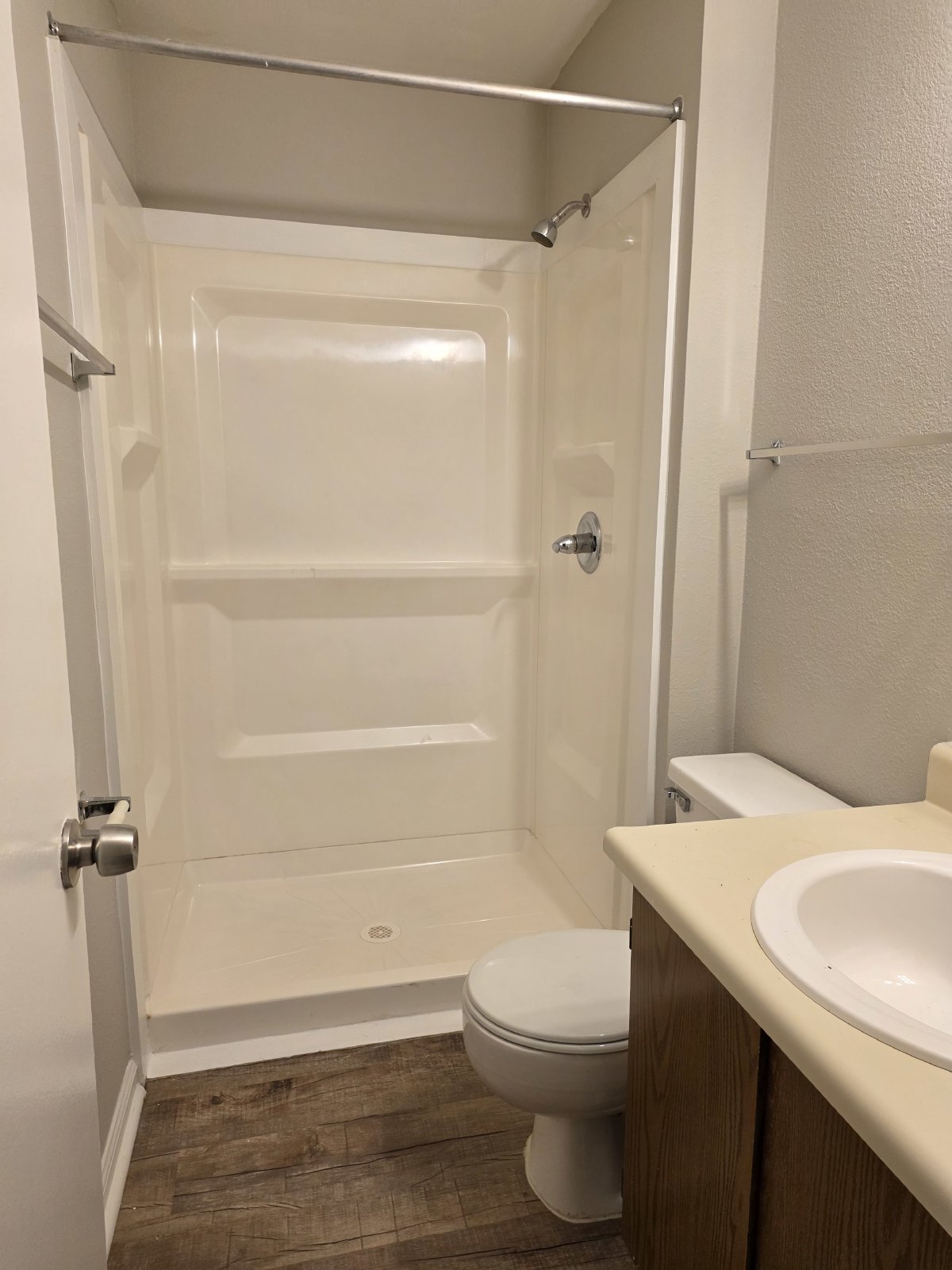 Rare 2 bed 2 bath 1 level end unit available in Marietta property image