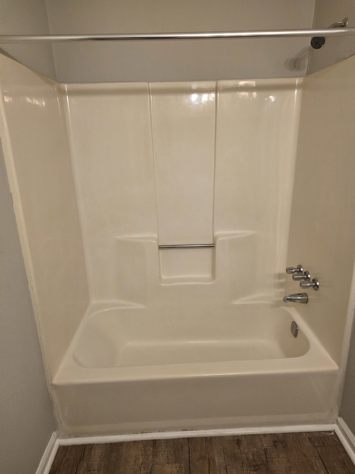 Rare 2 bed 2 bath 1 level end unit available in Marietta property image