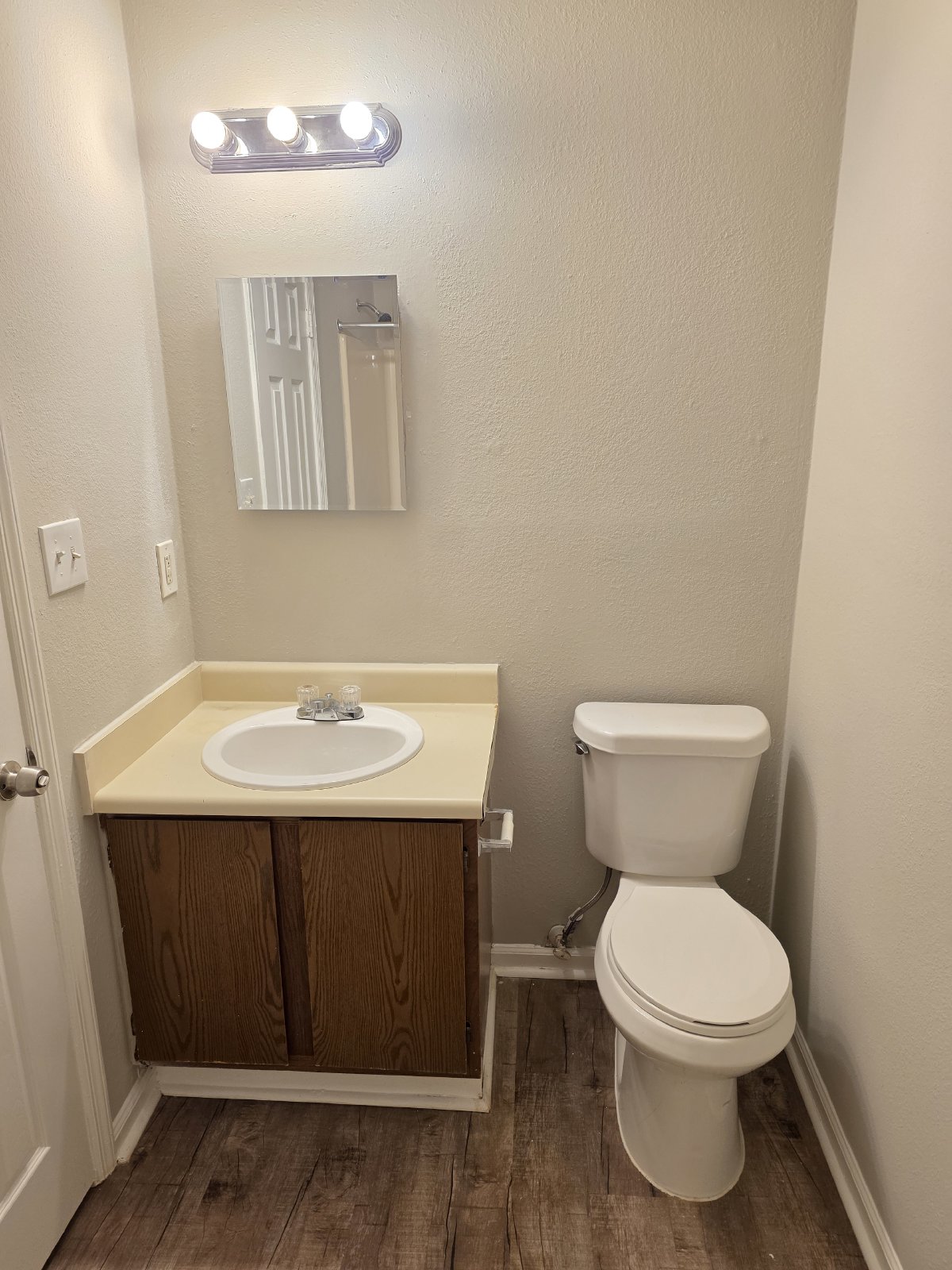 Rare 2 bed 2 bath 1 level end unit available in Marietta property image