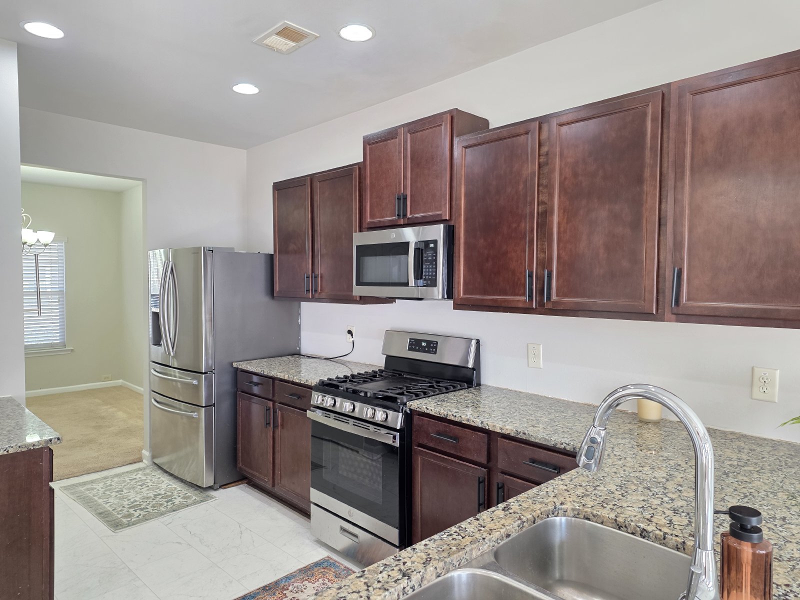 Beautiful 4 bed 2.5 bath home located in Cartersville property image