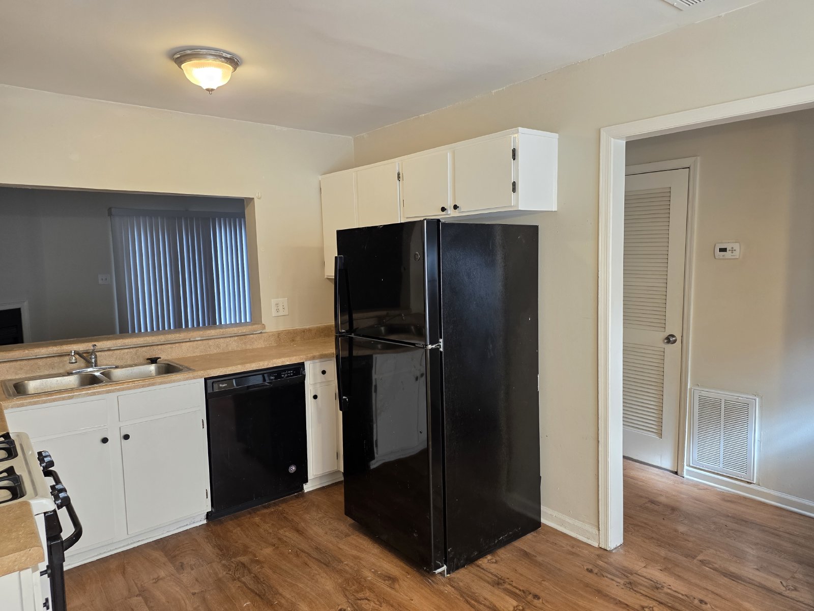 Don't miss out on this 2 bed 2.5 bath condo located in Marietta property image