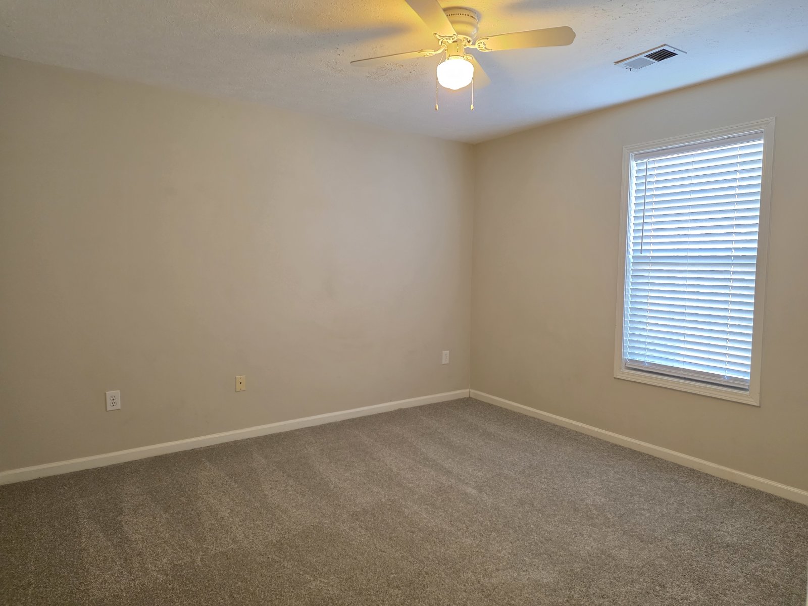 Rare 2 bed 2 bath Townhome located in Acworth property image