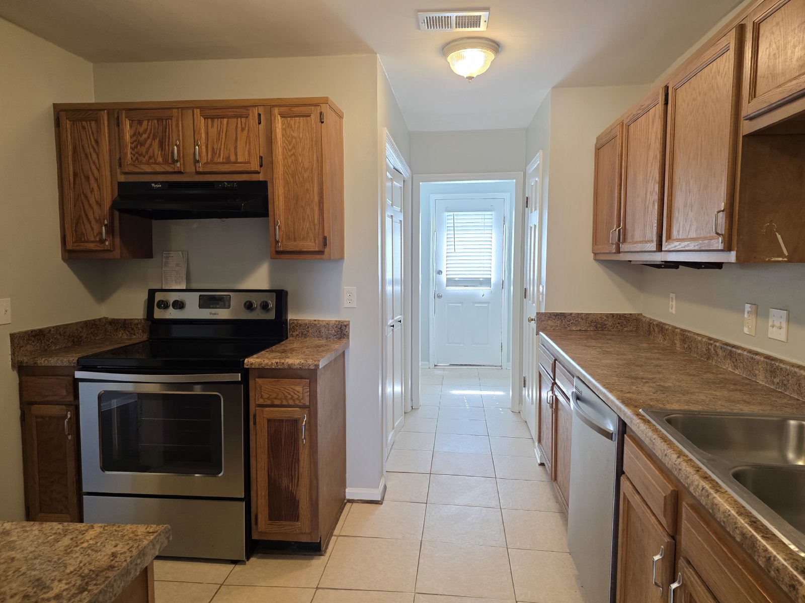 Rare 3 bed 2 bath Townhome located in Smyrna property image