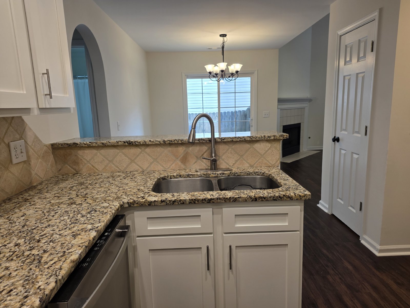 Rare 2 bed 2 bath Ranch located in Woodstock property image