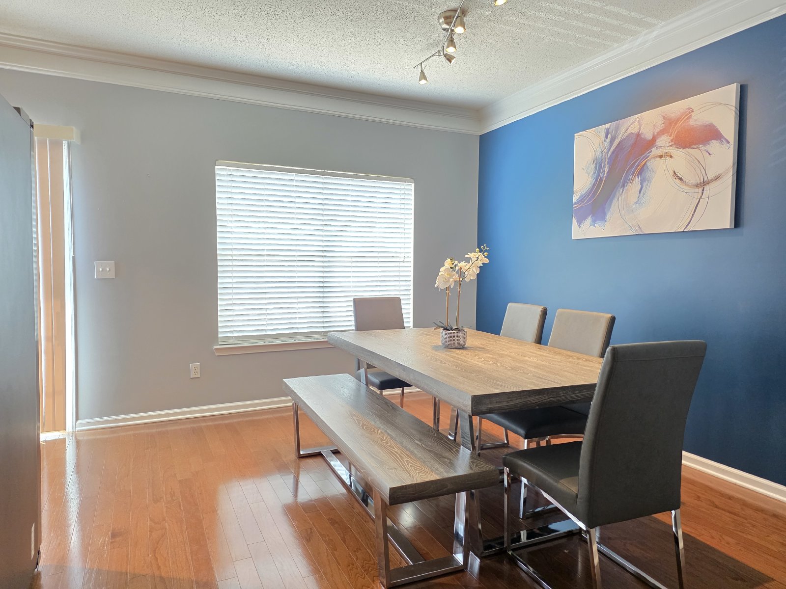 Rare 2 bed 2.5 bath Townhome located in Woodstock property image