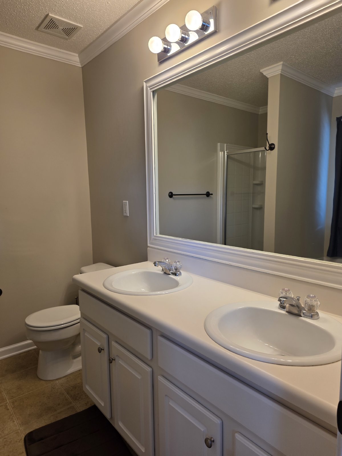 Rare 2 bed 2.5 bath Townhome located in Woodstock property image