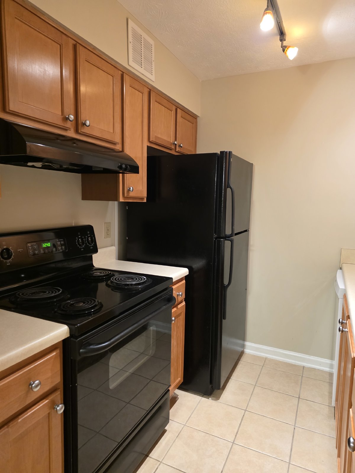 Rare 2 bed 1 bath condo available in Vinings View property image