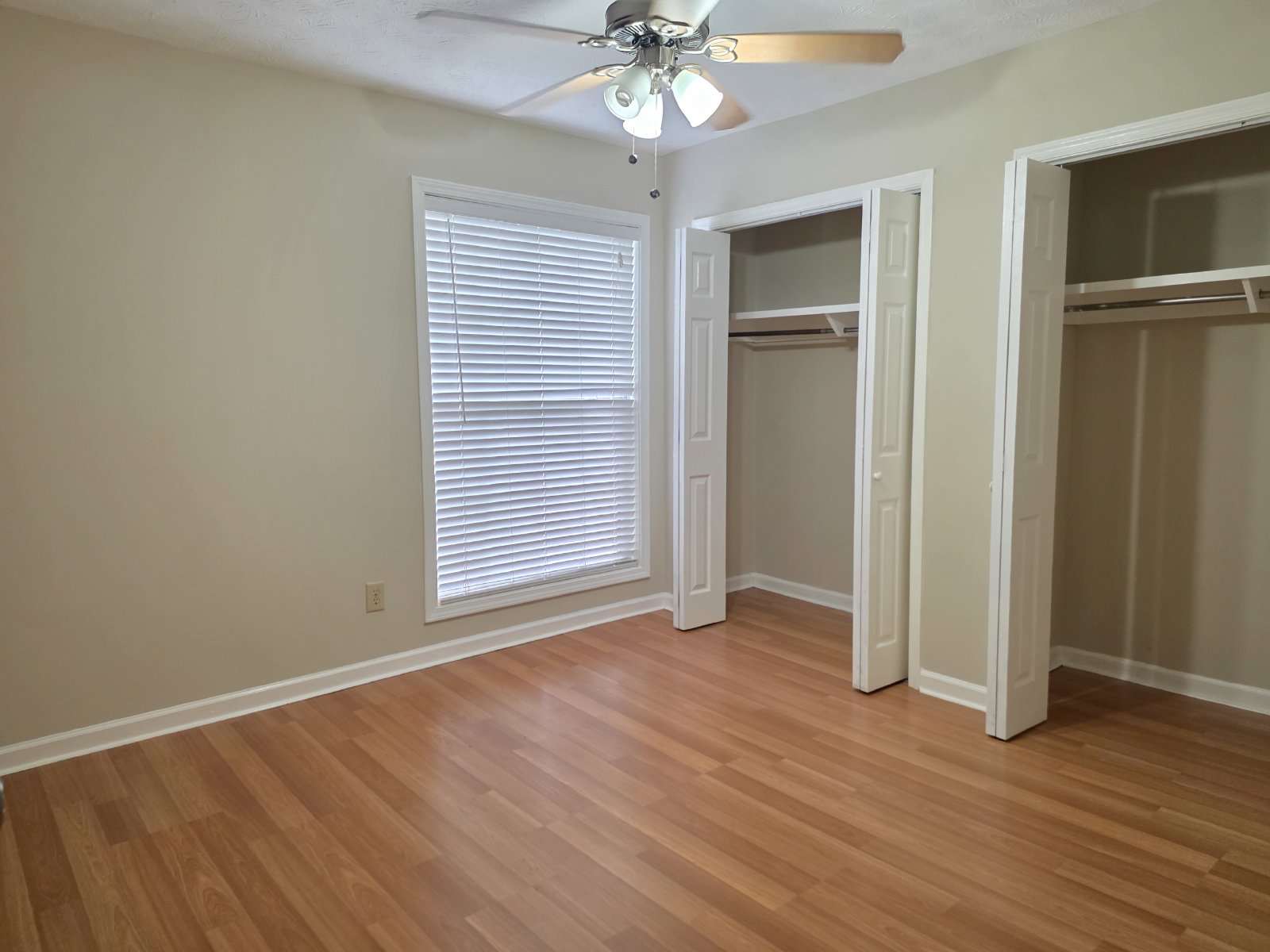 Rare 2 bed 1 bath condo available in Vinings View property image