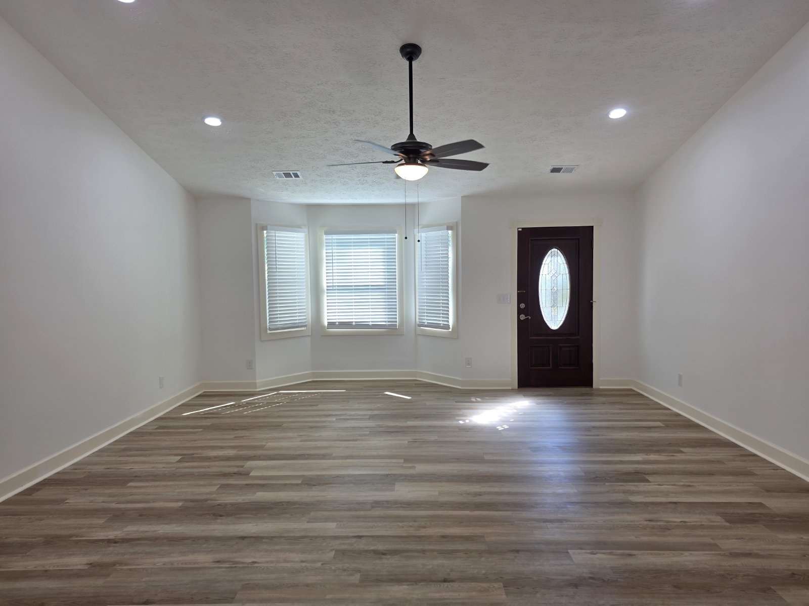 Renovated 3 bed 2 bath ranch located in Woodstock property image