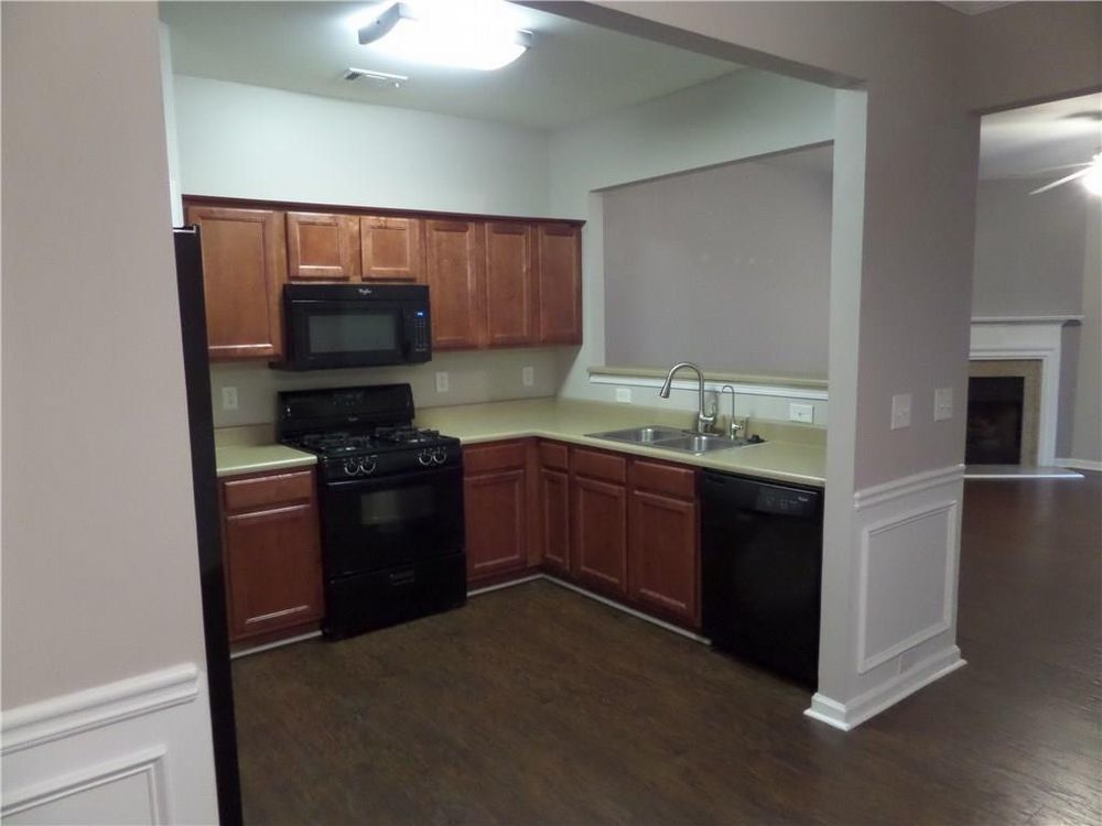 Rare 2 bed 2.5 bath towmhome located in Kemnesaw! property image