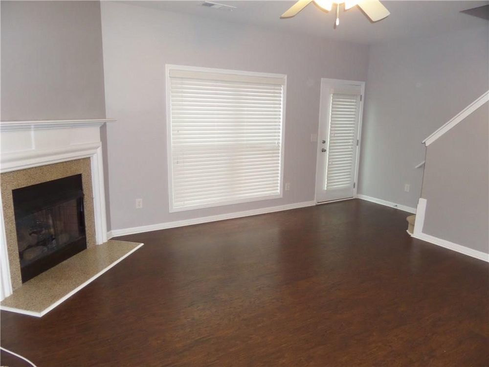 Rare 2 bed 2.5 bath towmhome located in Kemnesaw! property image