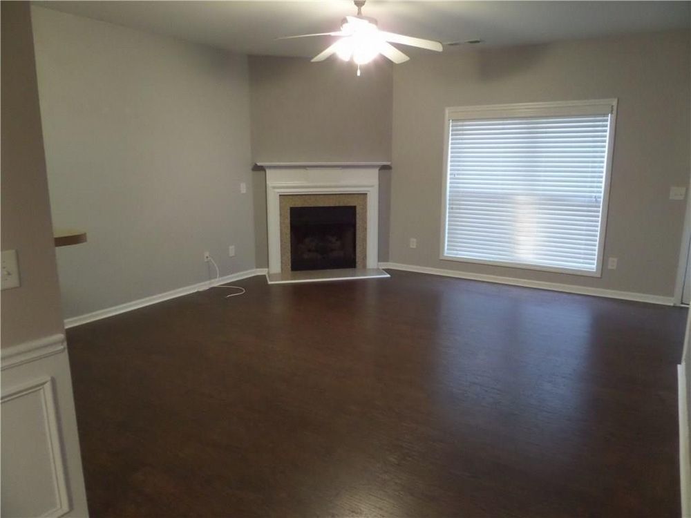Rare 2 bed 2.5 bath towmhome located in Kemnesaw! property image