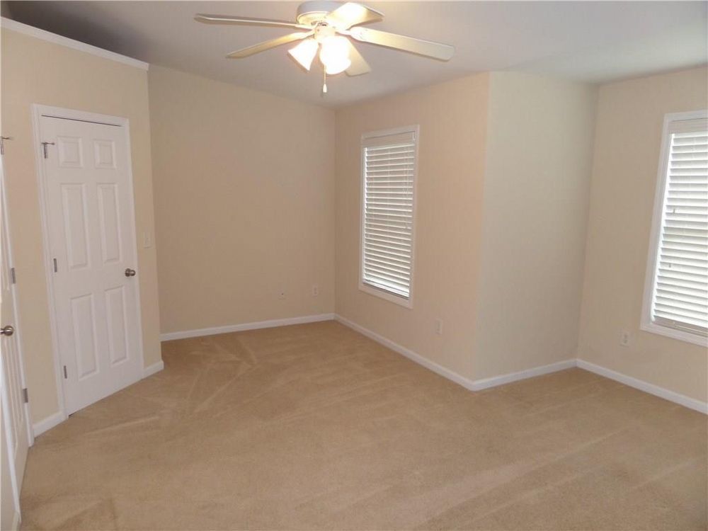 Rare 2 bed 2.5 bath towmhome located in Kemnesaw! property image
