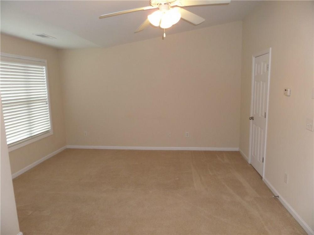 Rare 2 bed 2.5 bath towmhome located in Kemnesaw! property image