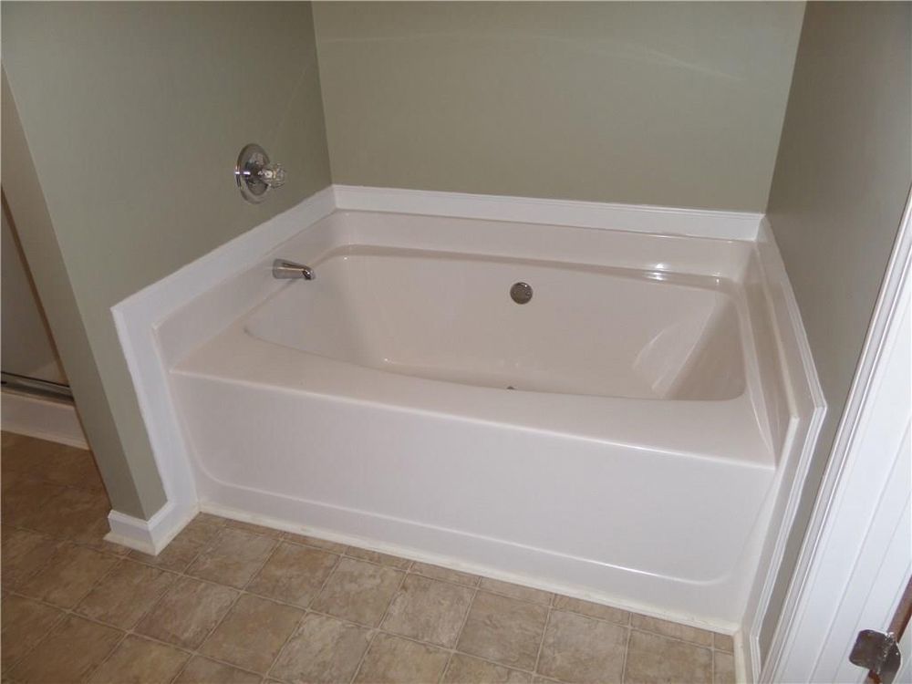 Rare 2 bed 2.5 bath towmhome located in Kemnesaw! property image