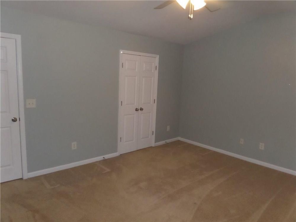 Rare 2 bed 2.5 bath towmhome located in Kemnesaw! property image