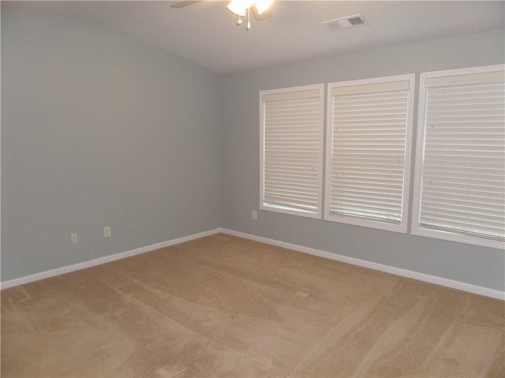 Rare 2 bed 2.5 bath towmhome located in Kemnesaw! property image