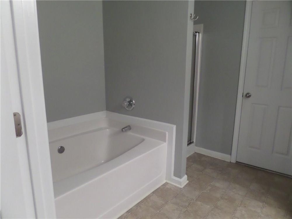 Rare 2 bed 2.5 bath towmhome located in Kemnesaw! property image